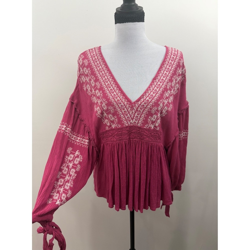 American Eagle Magenta Pink Embroidered Swiss Dot Peasant Blouse Top Medium